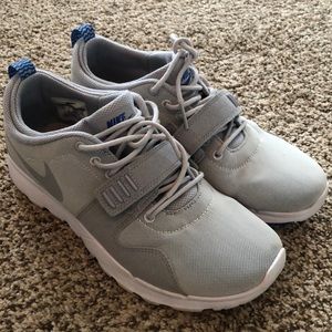 Women’s 9.5 Nike SB shoes